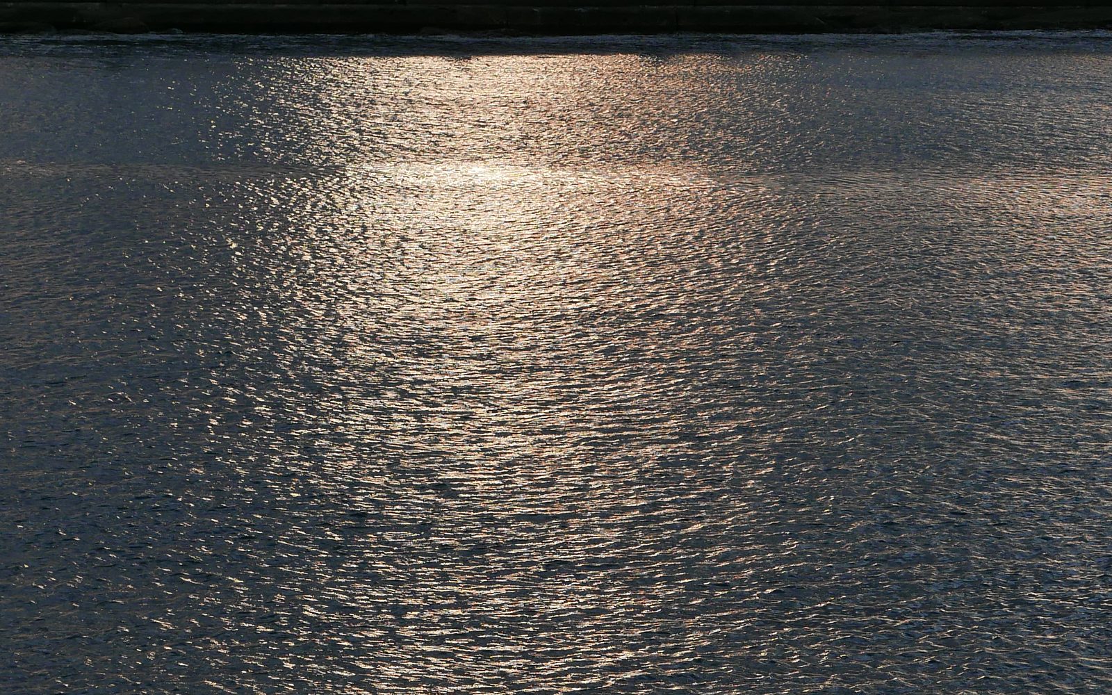 オホーツク海の夕暮れ